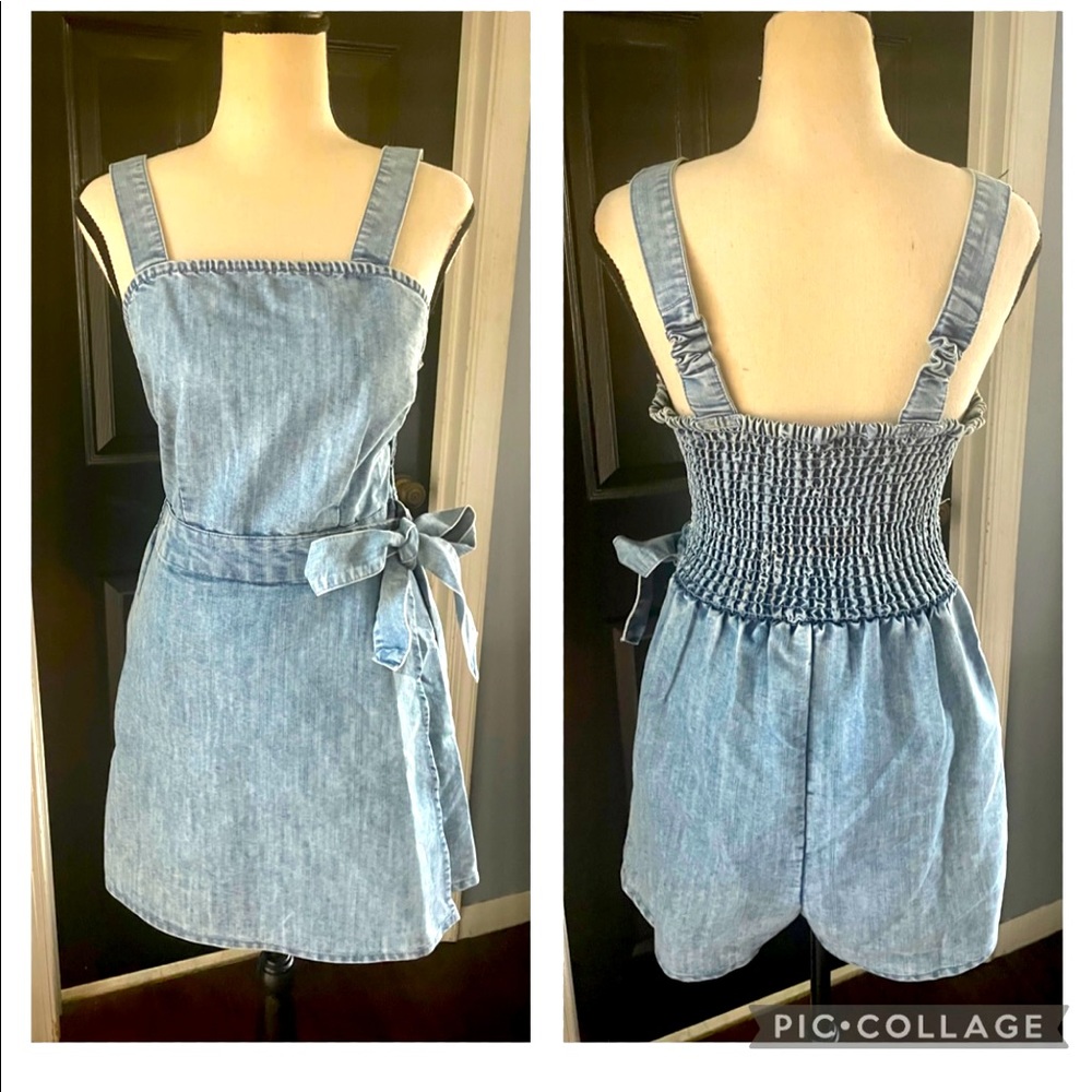 Adorable denim dress with shorts 💙